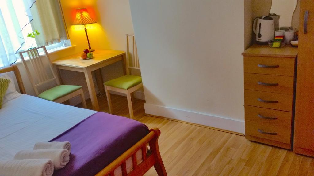 London-big Bed Guest house